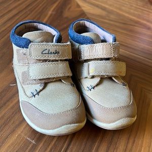 Clarks toddler beige shoe
